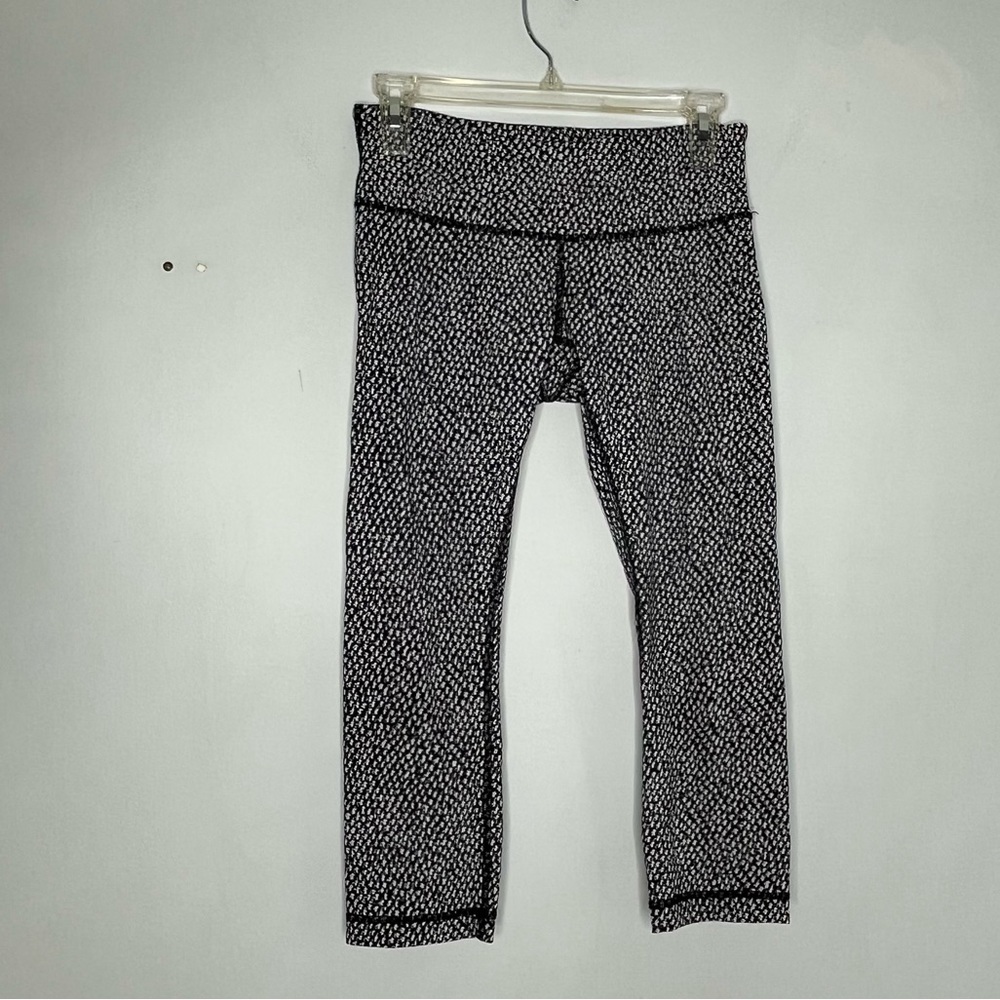 Lululemon Size 6 Leggings Cropped Printed Mid-Rise Carpri Pattern